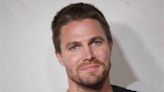 Stephen Amell es criticado por romper huelga del SAG