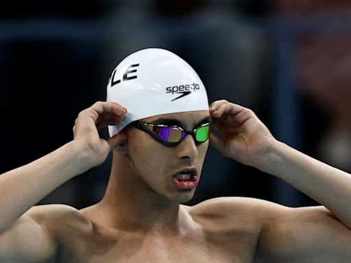Palestinian Swimmer Yazan Al Bawwab Flies The Palestine Flag in Paris Pool - News18