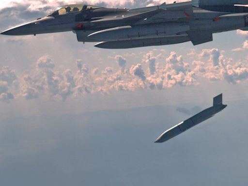 Ukraine's new F-16s will have a longer strike range than ATACMS if the US ends up sending this stealthy missile