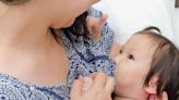En un giro, un grupo de pediatras dice que la lactancia materna es segura cuando la madre seropositiva recibe el tratamiento adecuado