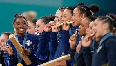 Video: Simone Biles leads Team USA to gold with stunning floor routine