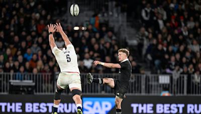 Cautious Robertson makes 1 change to New Zealand's lineup for the 2nd rugby test against England