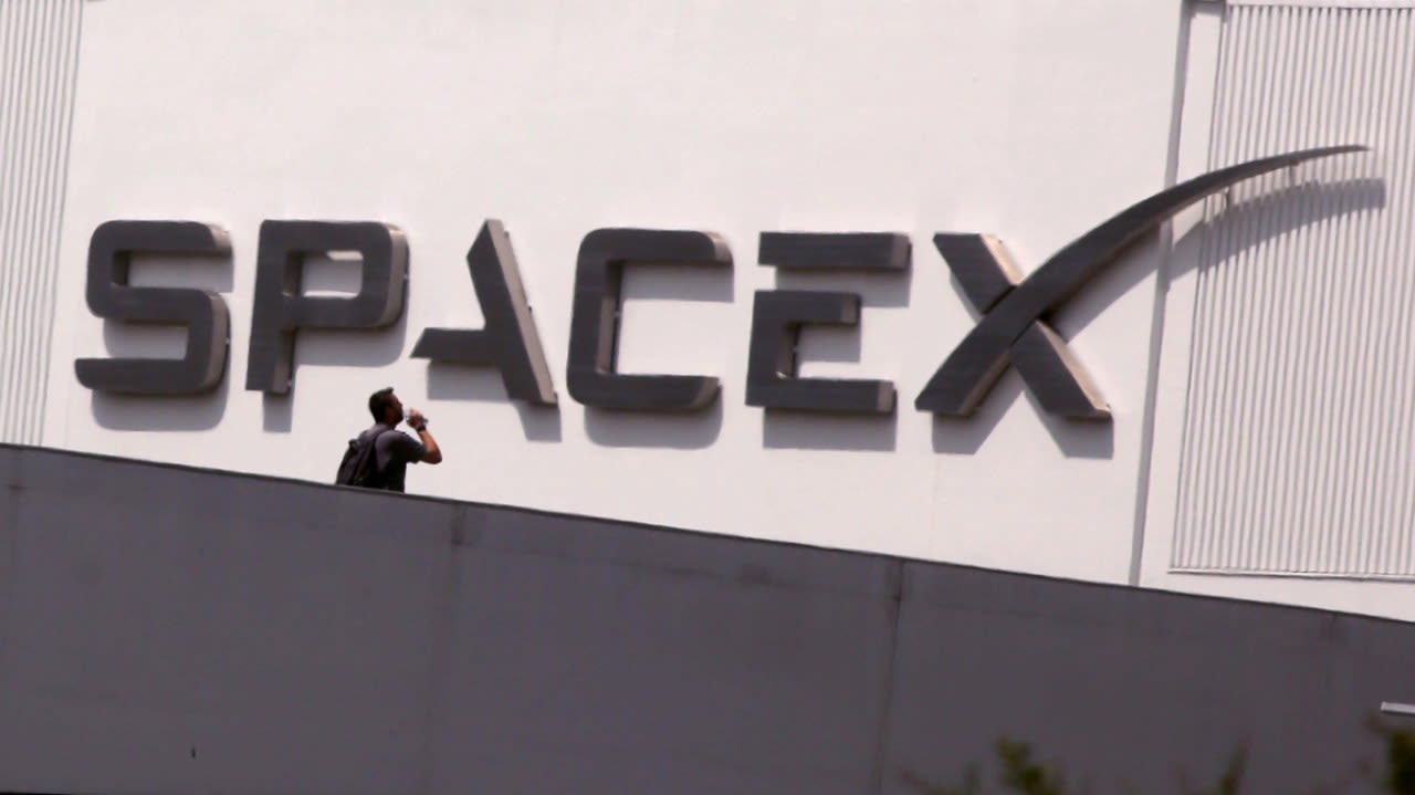 Why SpaceX is running away with the commercial space race