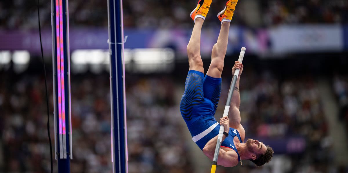 Olympic Pole Vaulter's Bulge Bangs Bar In Golden Moment For The Internet