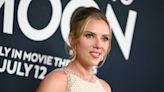 Scarlett Johansson, con estampado vichy, o cómo bordar un buen ‘look’ veraniego