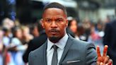 Jamie Foxx reaparece sonriente a bordo de un yate tras sus graves problemas de salud