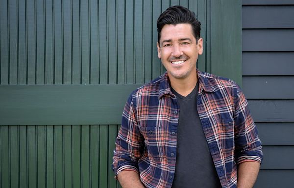 'Farmhouse Fixer' Star Jonathan Knight Details "Filming Nightmare" After Fans Bombard Him With Questions