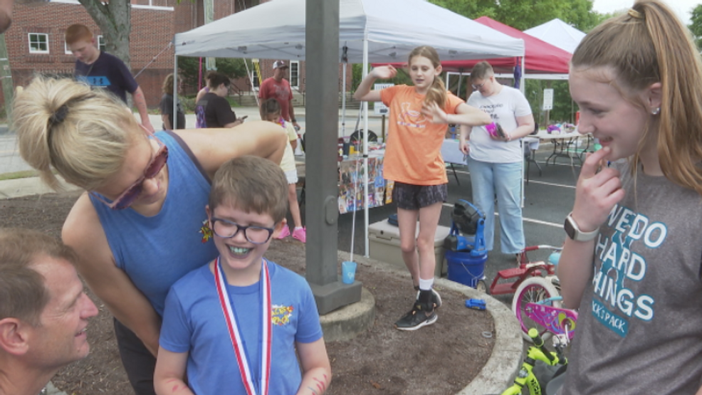 Freshman at Lexington high school rallies 'Bike 4 Life' for rare disease