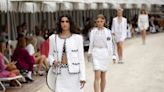 Chanel vuelve a sus raíces más "chic" con un desfile en Mónaco
