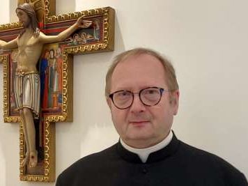 Pope Francis appoints first Catholic bishop with Anglican heritage for UK ordinariate