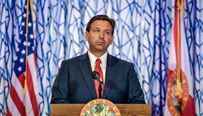 DeSantis promociona aumento del salario de $200 millones a los maestros y arremete contra el sindicato de Miami-Dade