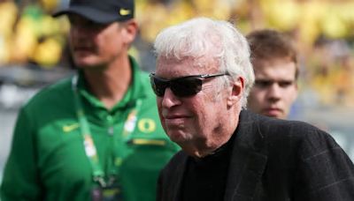 While Oregon lawmakers debated campaign finance limits, Phil Knight gave $2 million to Republican PAC