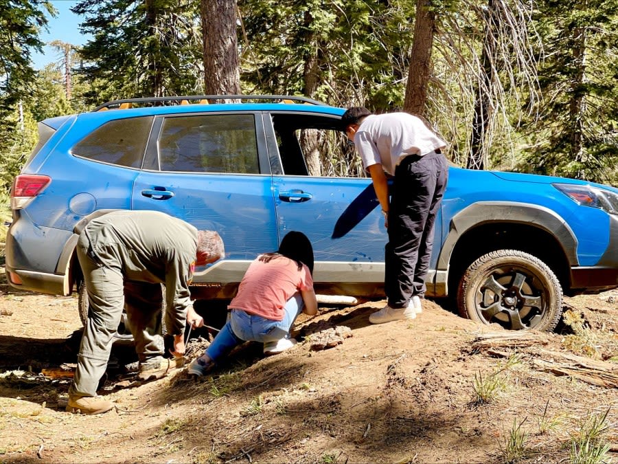KCSO deputies help stranded couple get vehicle unstuck from Piute Mountain