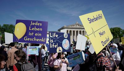 Abortion in Germany should be decriminalized during pregnancy's first 12 weeks, experts recommend