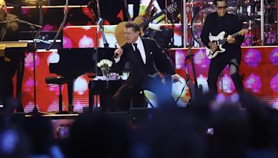 El PSOE insiste con el patrocinio del concierto de Luis Miguel y dice que debió dar una rueda de prensa