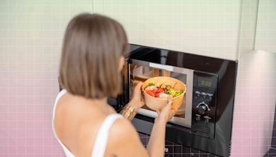 Does Microwaving Your Food Destroy Its Nutrients? Here's What Dietitians Say