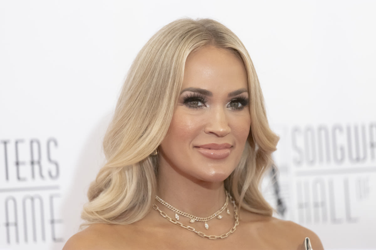 Carrie Underwood’s Toned Thighs Take Over the Red Carpet in Stunning ‘Wearable Art’