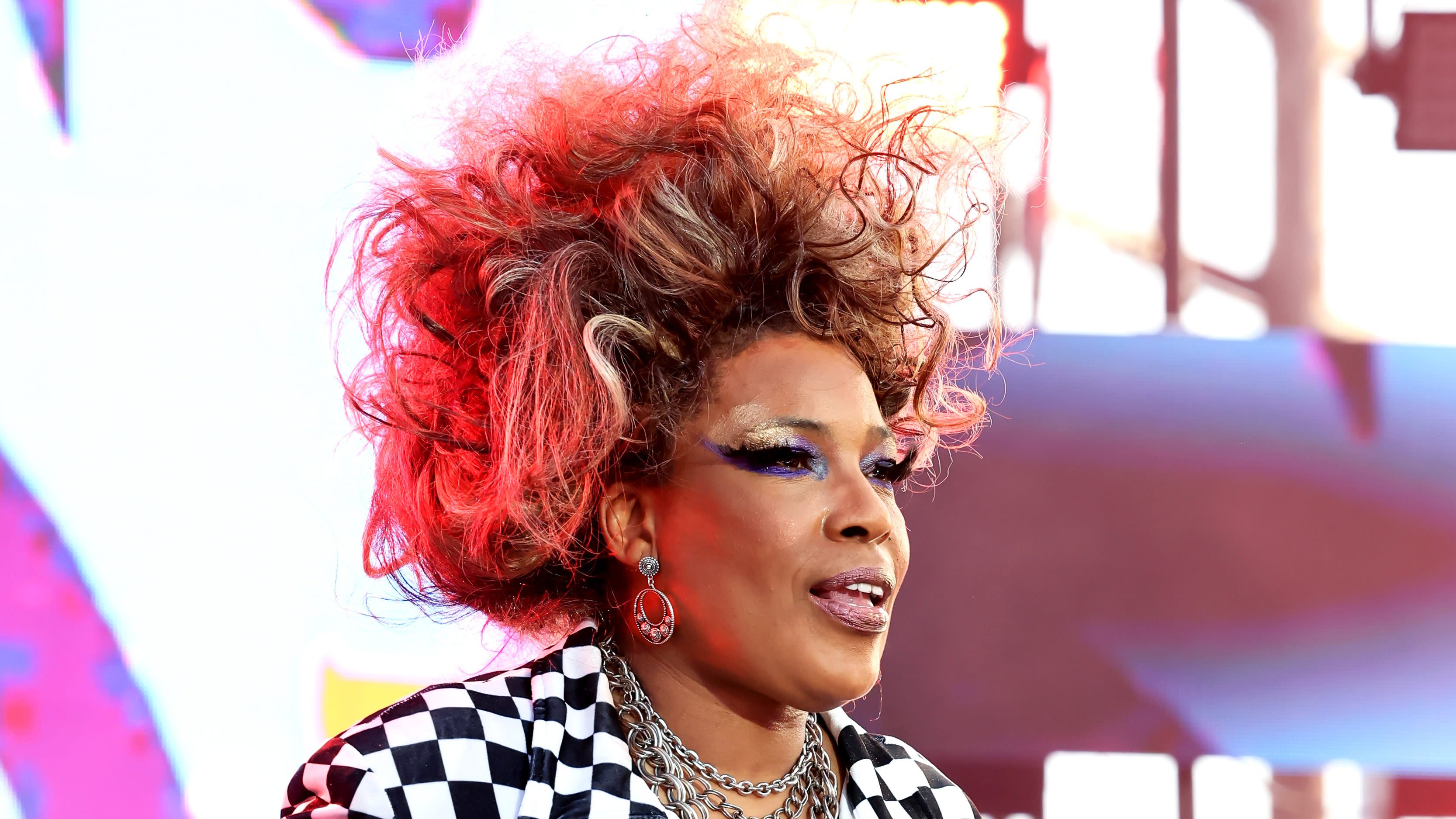 Macy Gray Says She Prefers “Cocaine” Over “Hippie Sh*t” To Help Her Unwind