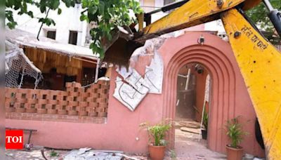 PMC Demolition Drive Against 40 Eateries in Pune | Pune News - Times of India