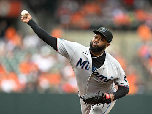 Johnny Cueto signs minor league deal with Texas. He was an All-Star for Rangers manager Bruce Bochy