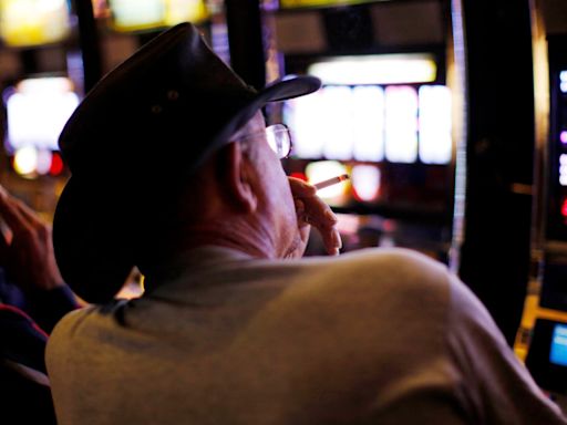 Shareholders push casinos to reassess indoor smoking