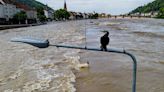 4 people have died in floods in southern Germany. The situation remains tense