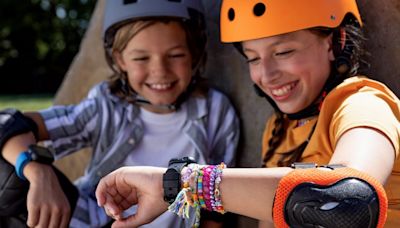 T-Mobile's new free smartwatch for kids has a flashlight, two cameras, and a help button