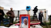 El papa Francisco visita niños en el hospital antes de ser dado de alta el sábado