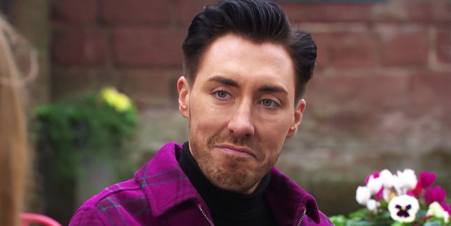 Hollyoaks fans disappointed over Scott's strange exit scenes