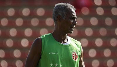 Romário: "Hoy haría más de 2.000 goles porque los jugadores son muy burros"