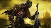 Fan juega Dark Souls III en medio de un concierto y se vuelve viral