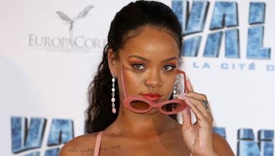 Niño pide a Rihanna que le tome foto junto a Grealish y Pulisic
