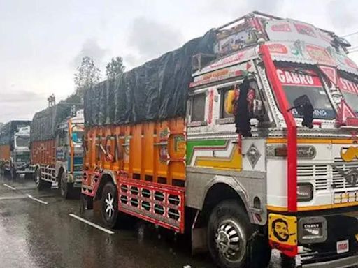 Govt set to launch scheme to provide resting centres for long-haul truck drivers along NHs | India News - Times of India