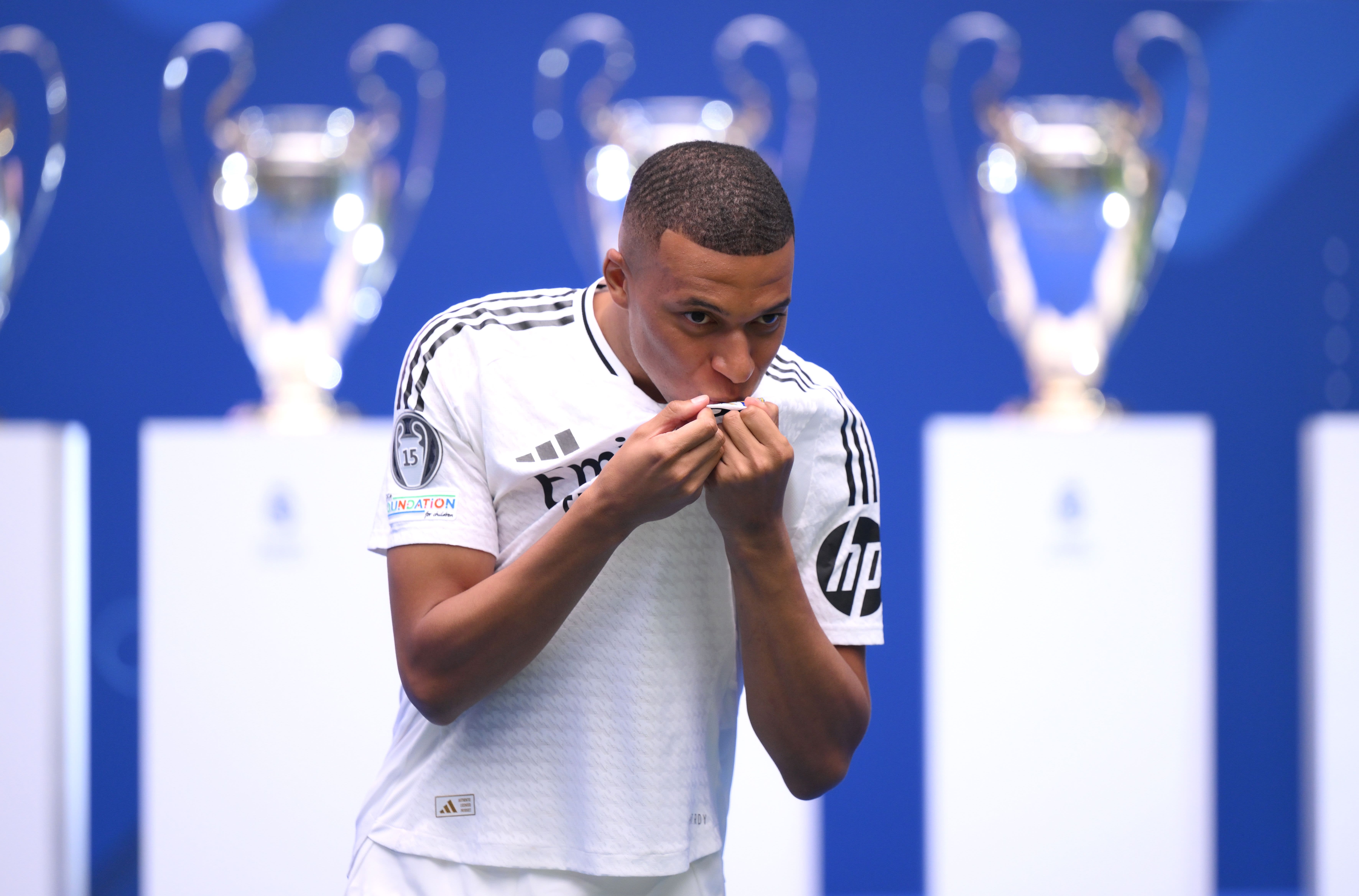 Photos: Kylian Mbappé joins Bellingham & Real Madrid teammates in training for first time