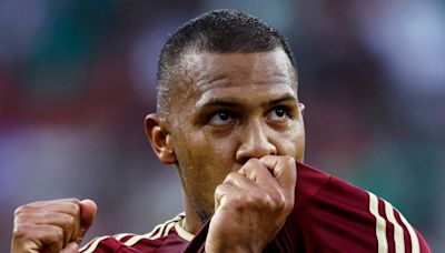 Rondón penalty pushes Venezuela past Mexico; Ecuador earn vital win