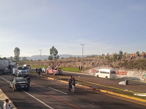 ¿Qué pasó en la carretera Calpulalpan-Texcoco? Reportan un pasajero muerto por terrible accidente de camión