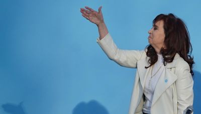 Cristina Kirchner dijo que Milei no tiene "un plan de estabilización", le reclamó un "golpe de timón" y mandó un fuerte mensaje a la interna peronista