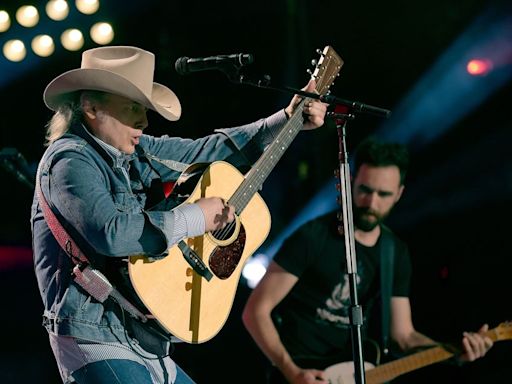 Dwight Yoakam brings honky-tonk tunes to First Interstate Center for the Arts