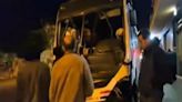 La Nación / Colectivo impactó contra un local comercial sobre la avenida España