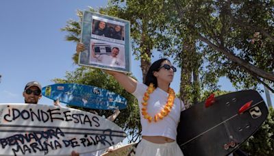 La Opinión Hoy: El asesino de los 3 surfistas en México fue delatado por su novia - La Opinión