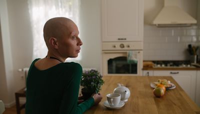 Atteintes de cancer, elles ont perdu tout leur argent : "Je suis passée de 200 000 euros par an, à pouvoir à peine me verser un SMIC"