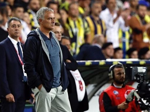 Brasileiro se destaca e Fenerbahçe, de Mourinho, vence na estreia da Europa League