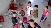 Knocked TF Out: Lunch At The Table Ends With Dude Getting Kicked In The Face!