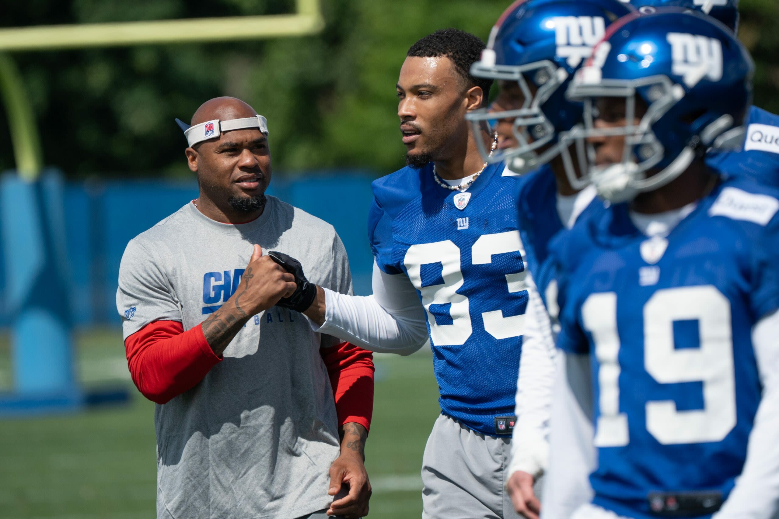 Steve Smith Sr. working with Giants’ wide receivers at OTAs