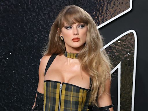 Taylor Swift reina en los MTV VMA con siete premios y agradece el apoyo de su novio