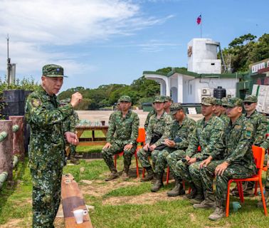 與中國相望僅8公里！上將梅家樹親赴高登、亮島慰勉防務 - 自由軍武頻道