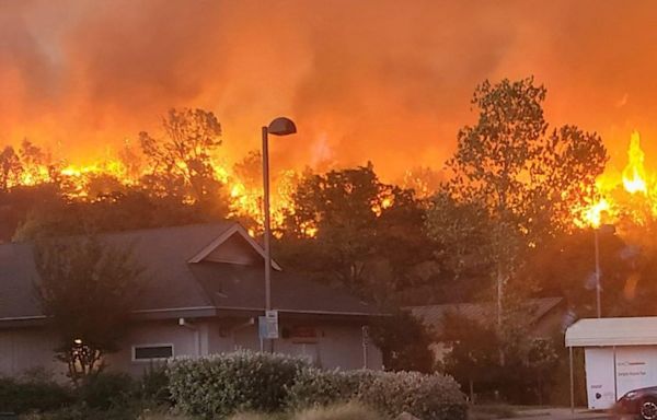 French Fire burning hundreds of feet from center of Mariposa