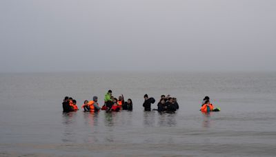 Mueren 4 migrantes intentando cruzar el Canal de la Mancha