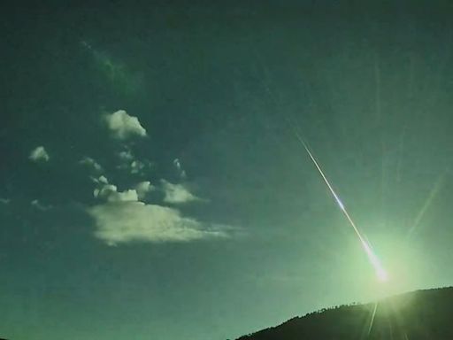Comet fragment lights up sky over Spain and Portugal 'like a movie'