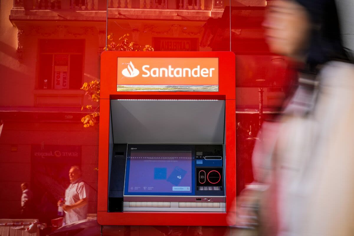 Santander Hires Private Bankers to Target Wealthy Clients in Miami, Mexico